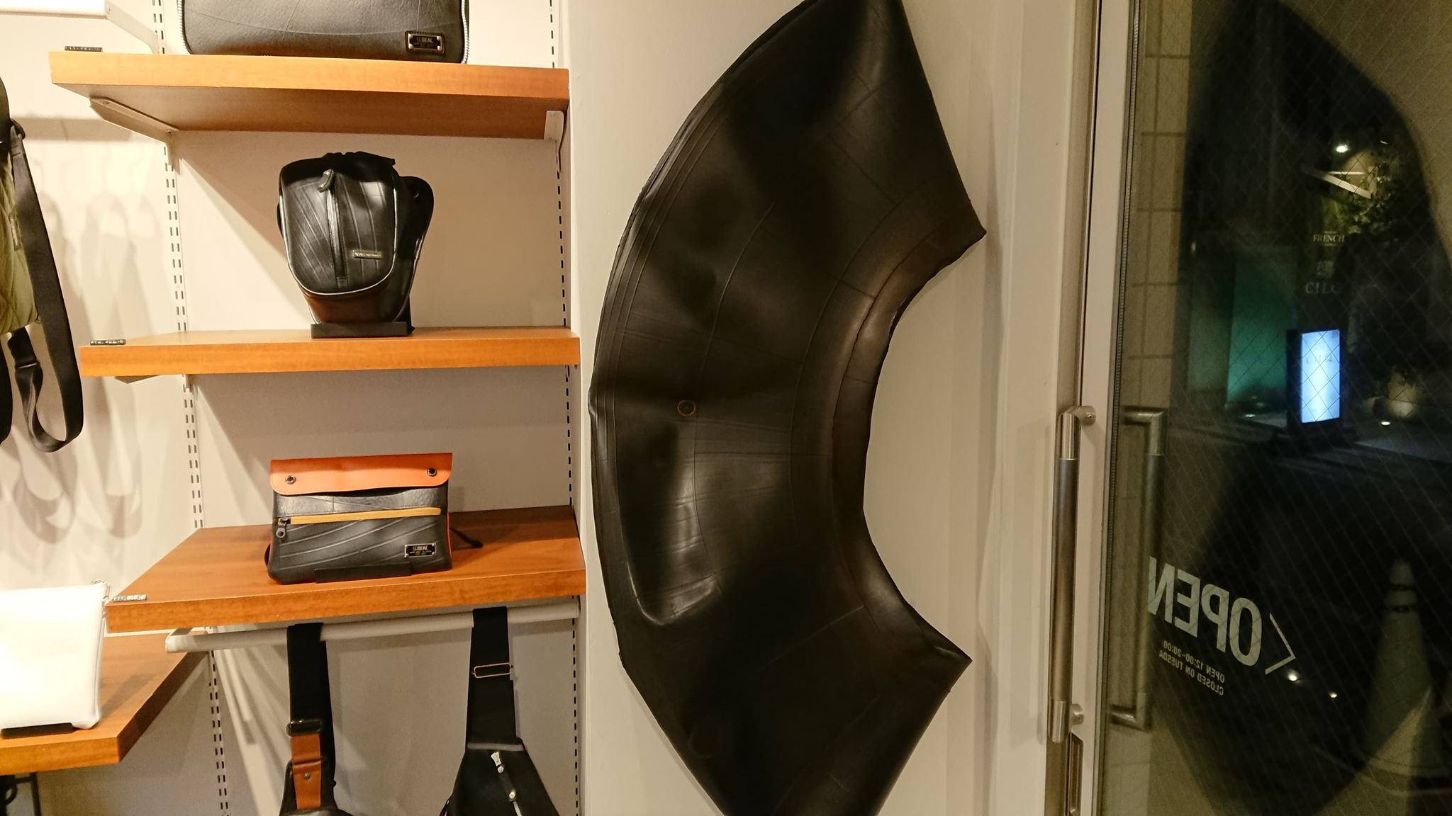 SEAL　廃タイヤ利用したバッグ