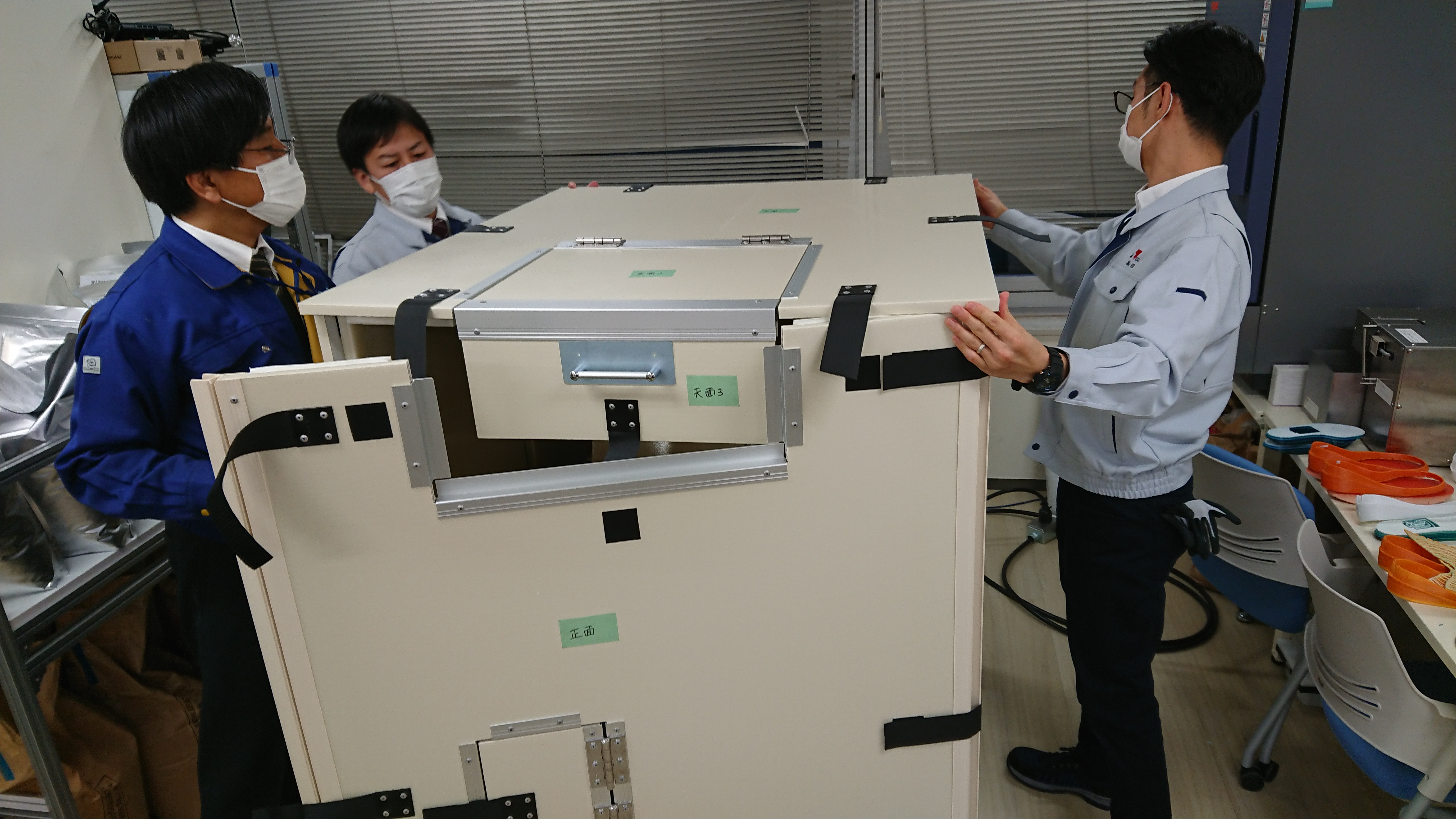 粉砕機に防音カバー取り付け完了