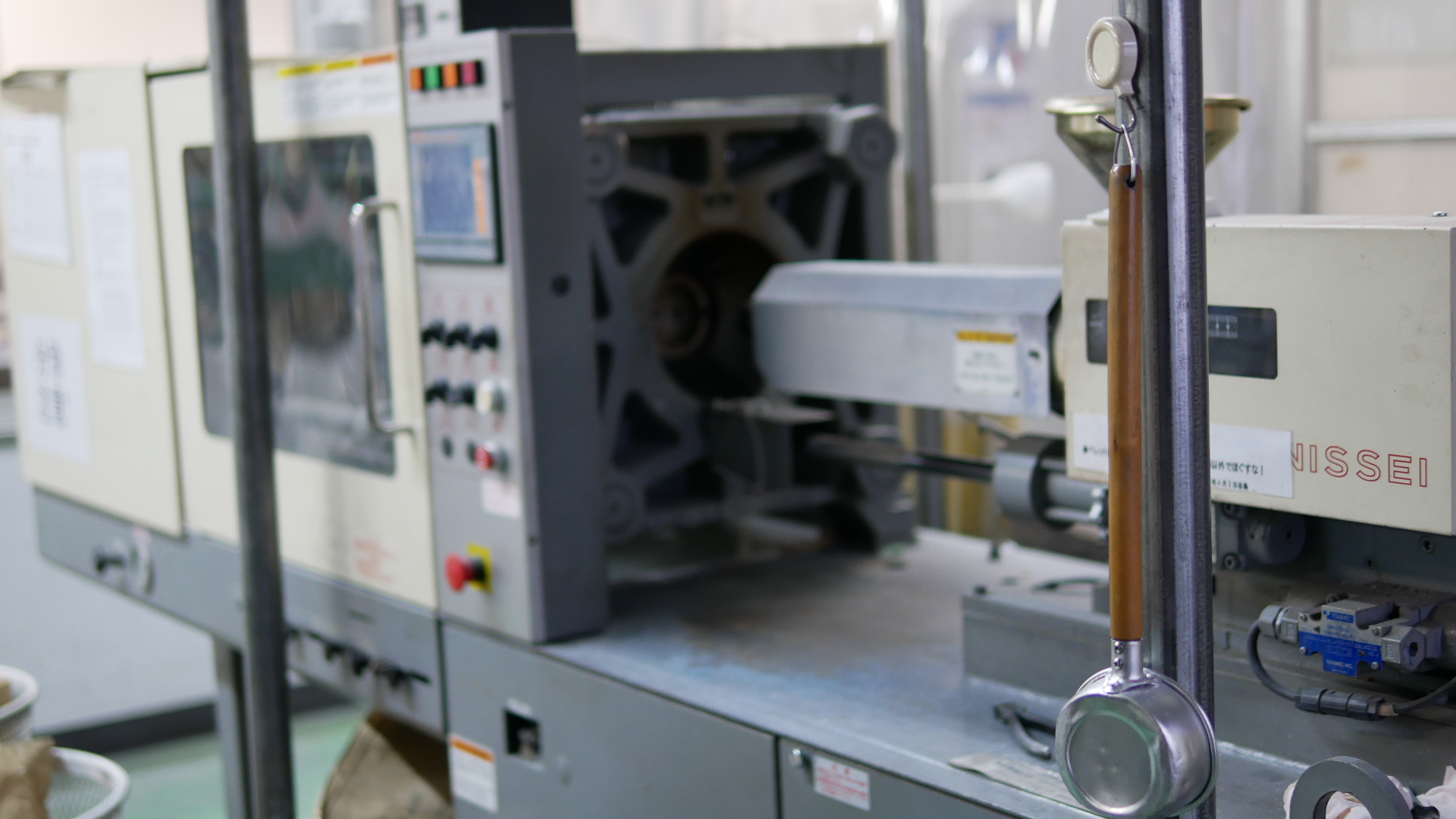 ダンベル片成型