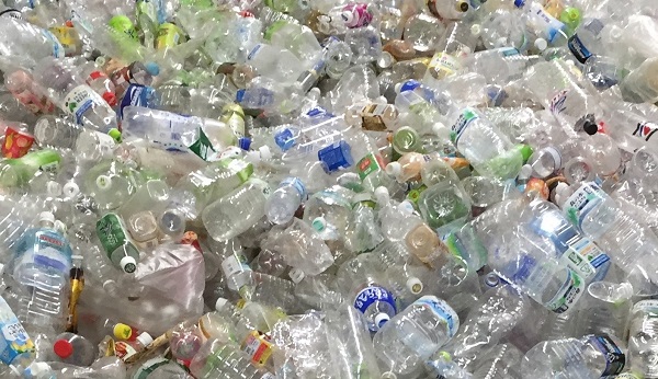 飲料ボトル及び容器のごみ