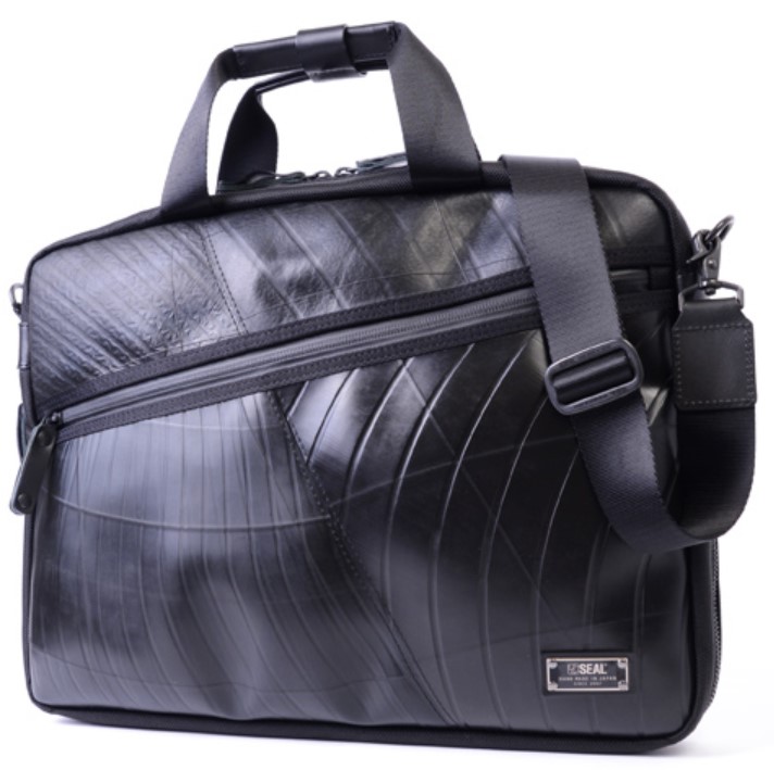 古タイヤを使ったスリムブリーフケース エクスパンダブル