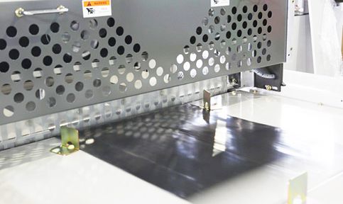 折りたたまれたゴミ袋製袋機