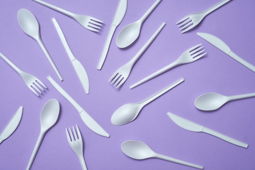 プラスチックのカトラリー