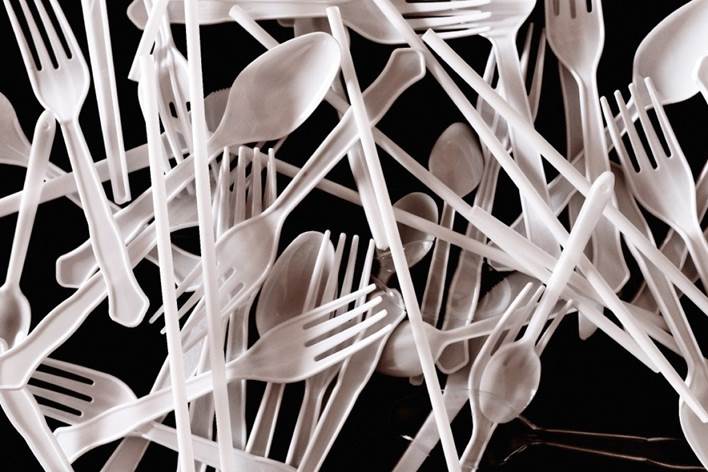 スプーンなどの使い捨ての食事用品